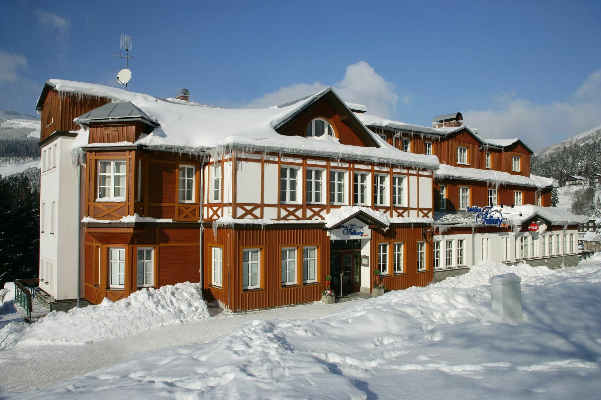 Hotel Snezka Spindleruv Mlyn Exterior photo